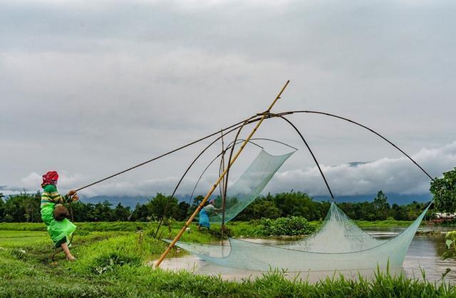 藏在印度的“小中国”,飘扬六星红旗,当地人自称是龙的传人