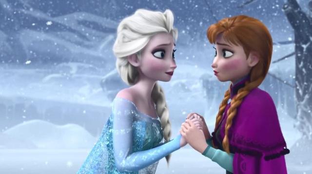 冰公主和艾莎女王的经历很相似,不能和亲人见面,还伤害善良的人