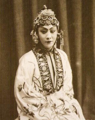 岳父掉包新娘,换成女方姑姑,二人幸福甜蜜,女儿却终生未嫁