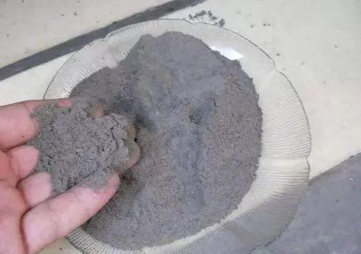 草木灰,浇花预防病虫害,平时撒一把,一年到头植株不生病