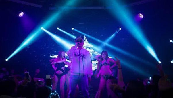 《中国有嘻哈》人气选手台上骂蔡徐坤,被网友怒怼!粉丝:蹭热度