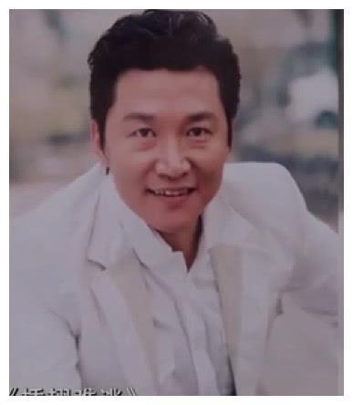 还记得18年前《插翅难逃》中的张世豪吗?真实姓名十分霸气