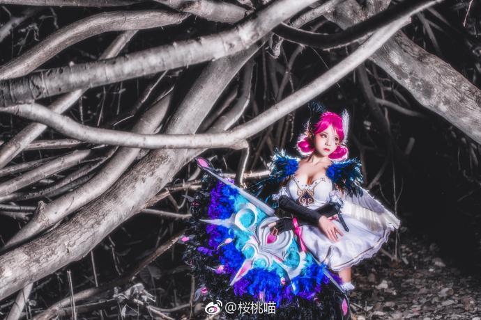 一半高贵,一半娇艳,王者荣耀小乔天鹅之梦cos来袭,纸巾准备好