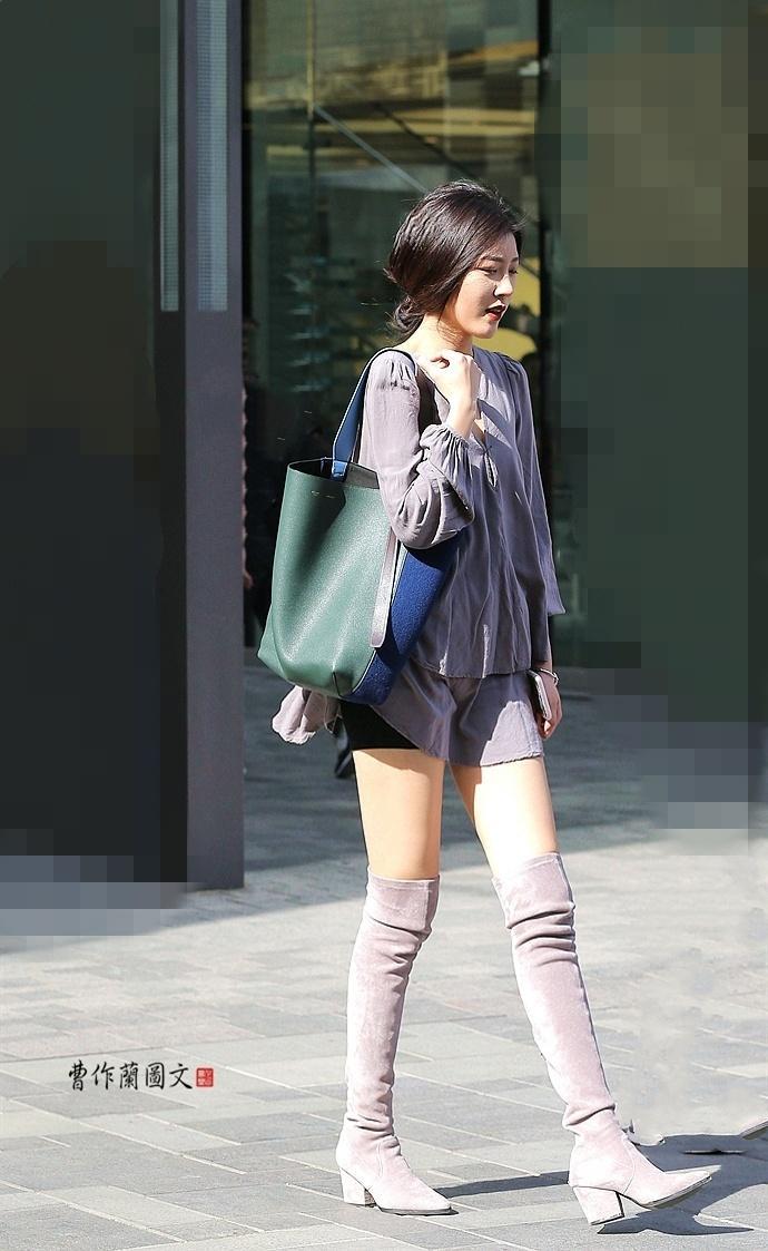 街拍:夏日穿高筒靴的美女