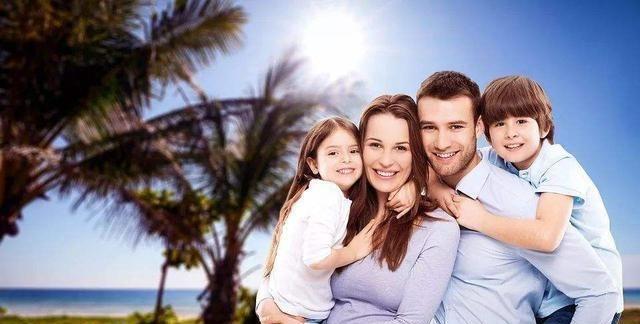 女子备孕9年,生下一对双胞胎女儿,宠物狗因嫉妒咬死小主人