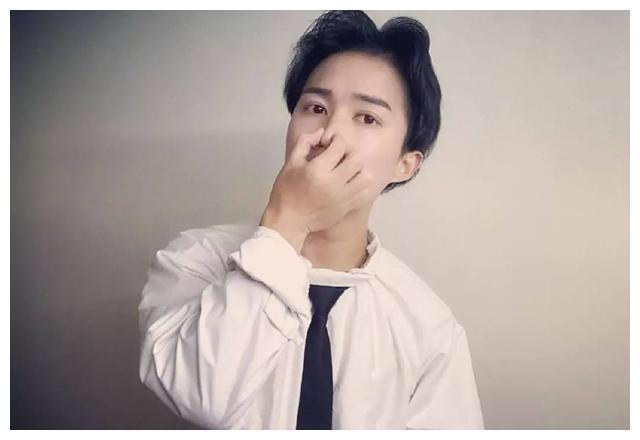 《樱花季节遇见你》郑爽的又一部青春校园剧!可这陌生男主是谁?