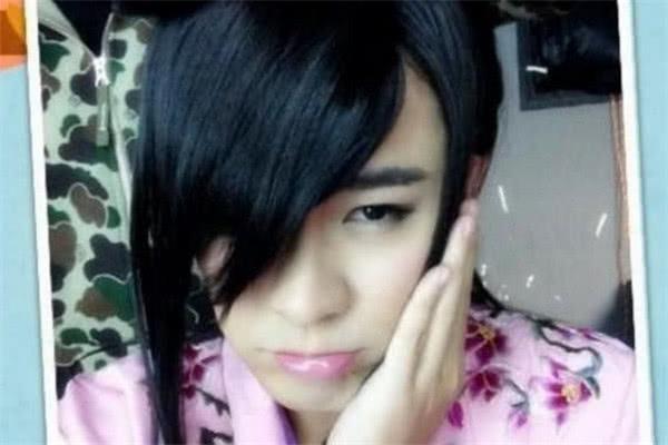 《奔跑吧》男成员换上女装，鹿晗标准女一号，最后一个最辣眼睛！