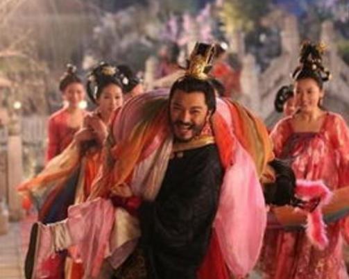 她是从敌国带来的美女,一度成为太后,儿子并立五位皇后