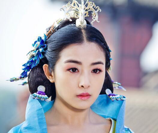 她是从敌国带来的美女,一度成为太后,儿子并立五位皇后