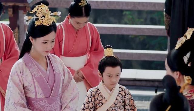 她是从敌国带来的美女,一度成为太后,儿子并立五位皇后