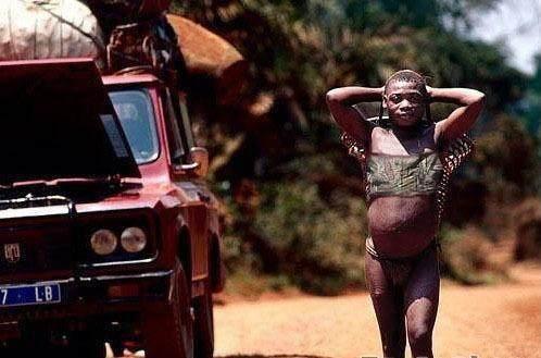 奇妙非洲部落:都是小矮人,八岁开始过夫妻生活