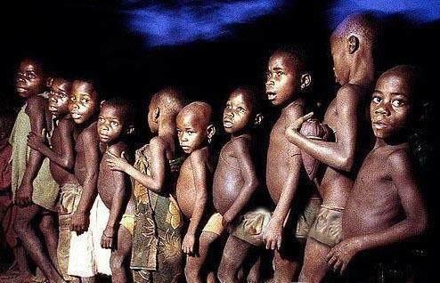 奇妙非洲部落:都是小矮人,八岁开始过夫妻生活