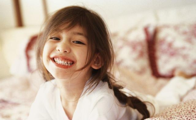 害人不浅的奶瓶龋!蛀牙的腐蚀速度超乎想象,牙齿“千疮百孔”!