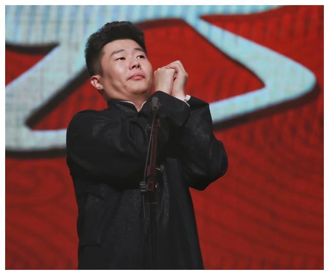 周九良企图关闭超话,又告诫粉丝不要接机?管好粉丝太难了……