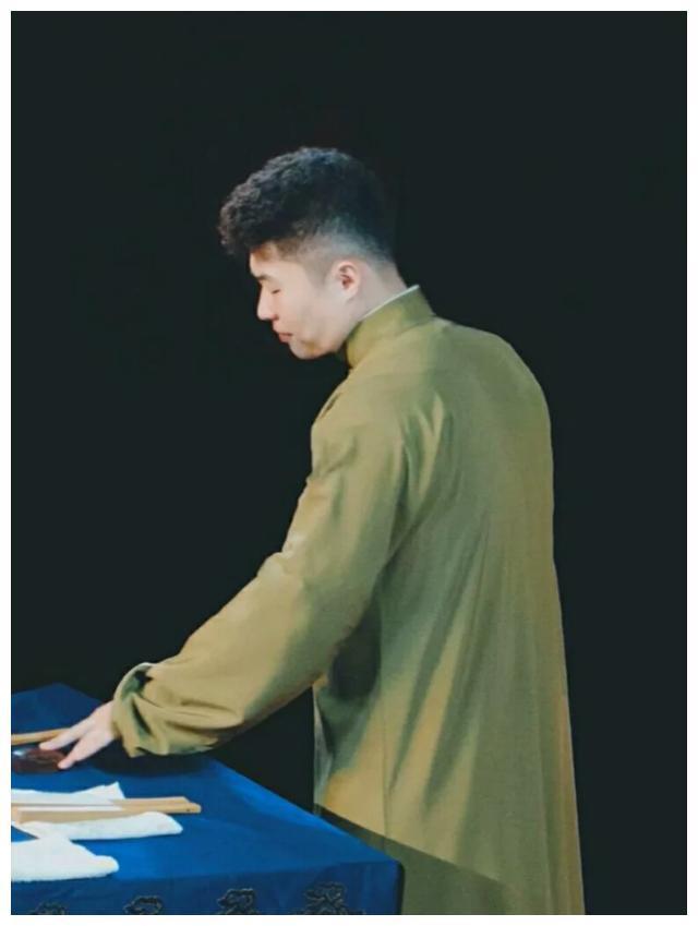 周九良企图关闭超话,又告诫粉丝不要接机?管好粉丝太难了……