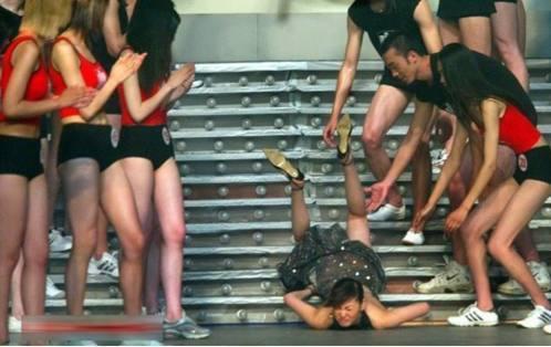 搞笑段子笑话图片:多么痛的领悟,感情当年禽兽都不如