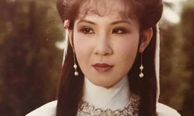 “西门大妈”杨钧钧样貌不好看?年轻时候的她却美得让人惊艳!