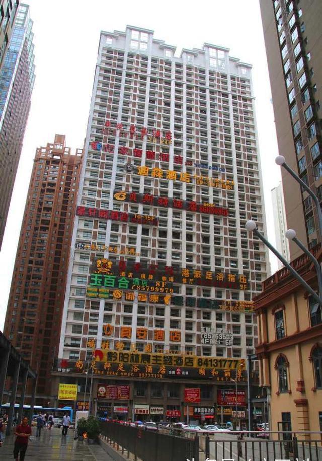 贵阳花果园特像的几栋楼,有栋是传说中的“炮楼”,你知道吗?