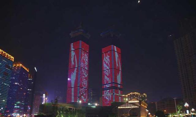 贵阳花果园特像的几栋楼,有栋是传说中的“炮楼”,你知道吗?