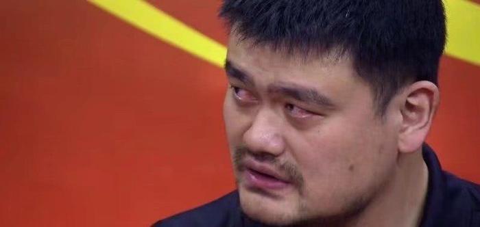 继一字道歉后,姚明要求换掉贵宾沙发拒绝特殊待遇,篮协主席真棒