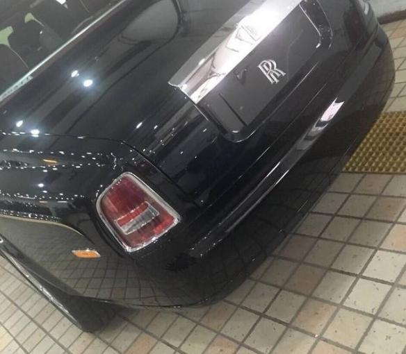 他用5年的时间从修理工到坐拥千万豪车的网红,如今投资拍电影!