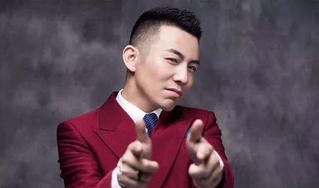 他用5年的时间从修理工到坐拥千万豪车的网红,如今投资拍电影!