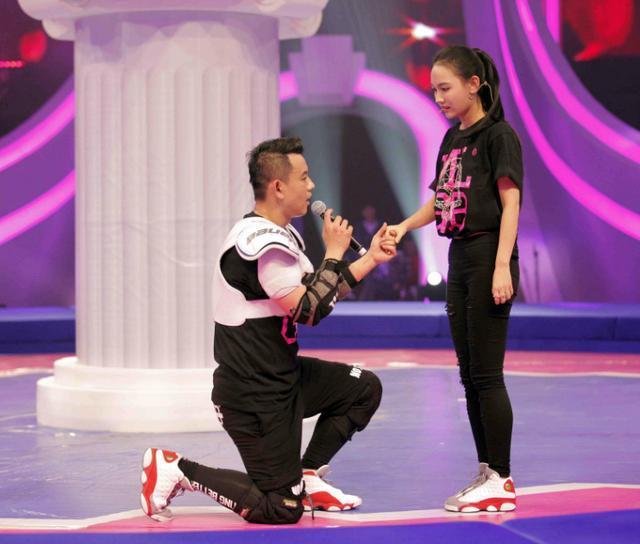 李响圈外老婆首曝光,颜值不输孙骁骁,小两口拍照秀恩爱狂撒狗粮