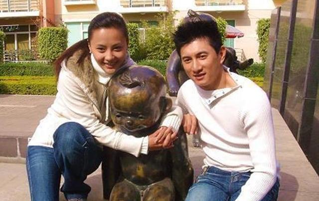 她是吴奇隆的前妻，颜值不输刘诗诗，与13岁继女如姐妹