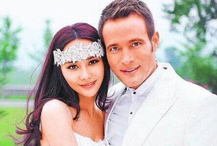 她是吴奇隆的前妻，颜值不输刘诗诗，与13岁继女如姐妹