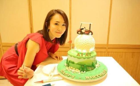 她被誉新加坡第一美女，婚后淡退娱乐圈，如今已成全职妈妈