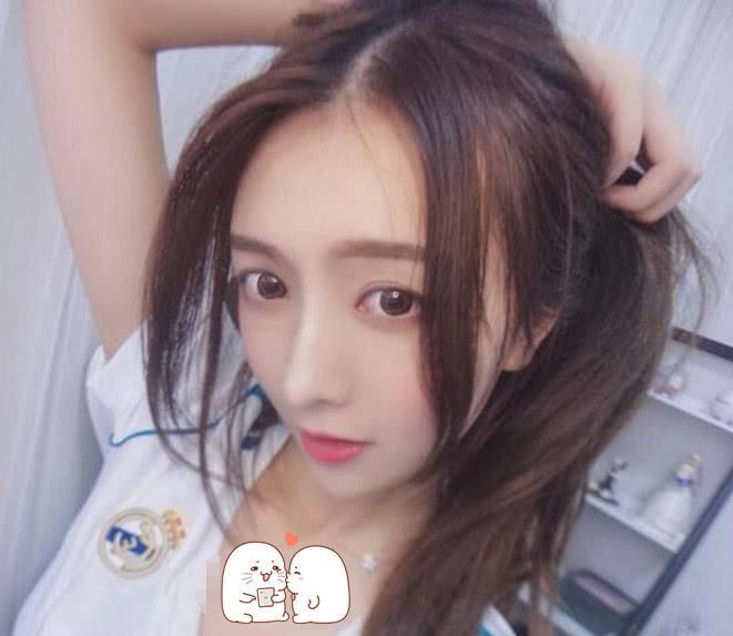 饺子君COS刀妹,却意外被“漫画腿”抢镜,网友:这腿有2米?