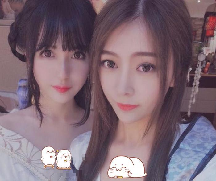 饺子君COS刀妹,却意外被“漫画腿”抢镜,网友:这腿有2米?