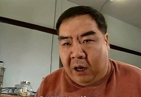 郑则仕落寞后,妻子10年来不离不弃,成名后送妻子千万豪宅