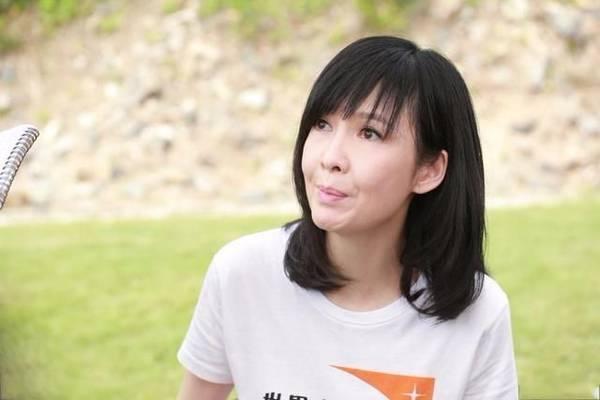 足足被带了8次绿帽子,而且一个比一个丑,今51岁活成18