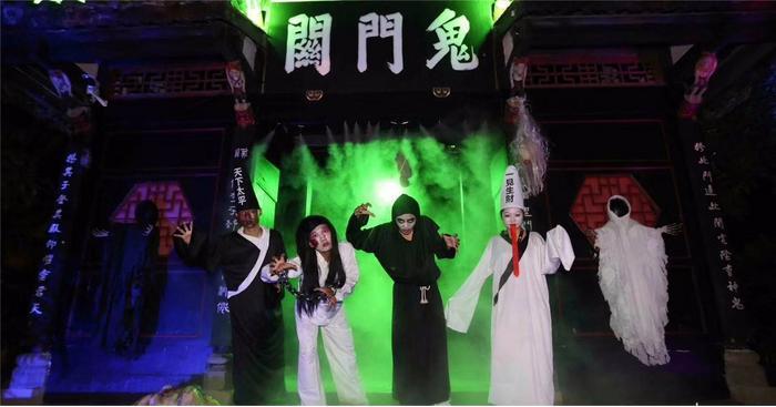 中国这一鬼城,白天人山人海晚上却无人敢来,你能猜到是在哪吗?