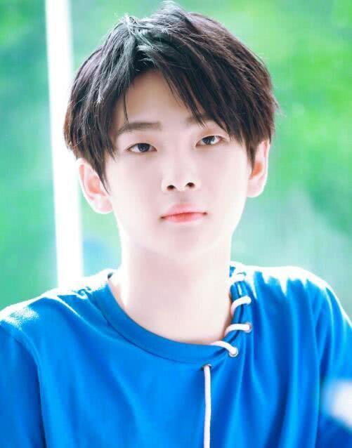 周震南曝光家庭内幕,弟弟意外出境,粉丝:这辈子就他了!