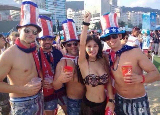 胸夹手机的乳神樊玲,带你领略北师大校花的青葱岁月!