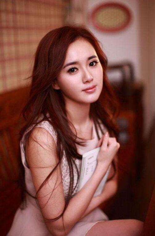 江铠同恋情疑曝光,与富豪男友吃饭被拍,曾被指插足陈翔毛晓彤