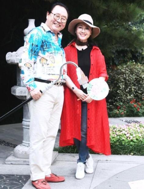 马德华和魏慧丽同框,猪八戒背媳妇还历历在目,时间都去哪儿了?