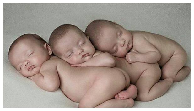 英国单亲妈妈单卵产下三胞胎,这高兴事却让家里的爸妈发愁了