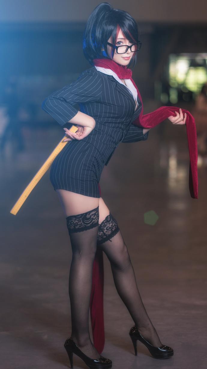 这样的LOL女校长cos,惹火迷人,网友要求补课!