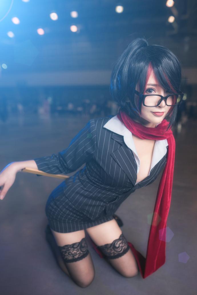 这样的LOL女校长cos,惹火迷人,网友要求补课!