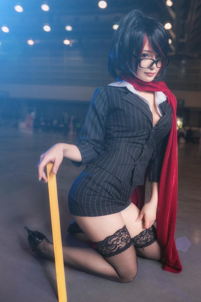 这样的LOL女校长cos,惹火迷人,网友要求补课!