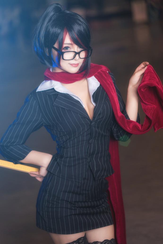 这样的LOL女校长cos,惹火迷人,网友要求补课!