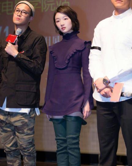 露腿已经过时,周冬雨脚穿四只鞋才叫牛!网友:美到我不敢看!