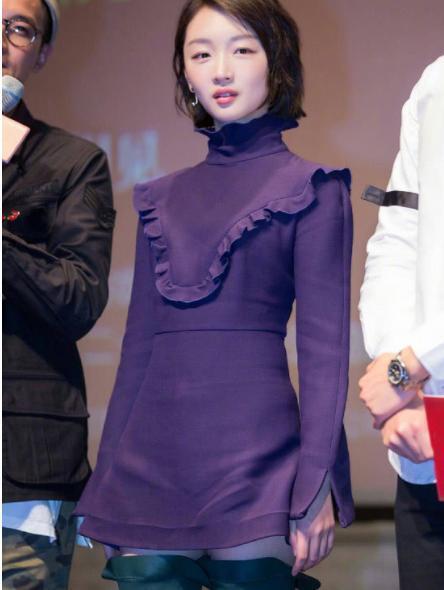 露腿已经过时,周冬雨脚穿四只鞋才叫牛!网友:美到我不敢看!