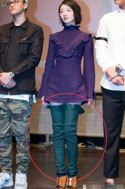 露腿已经过时,周冬雨脚穿四只鞋才叫牛!网友:美到我不敢看!