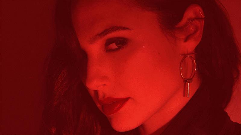 露华浓黑管口红,我说人均一支没意见吧?对她的印象是不是除了好用