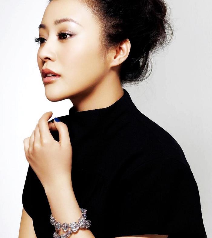 真实女王《郝蕾》一组高清组图,网友:是值得尊重的女艺术家