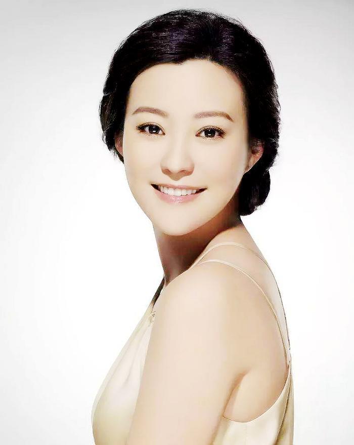 真实女王《郝蕾》一组高清组图,网友:是值得尊重的女艺术家